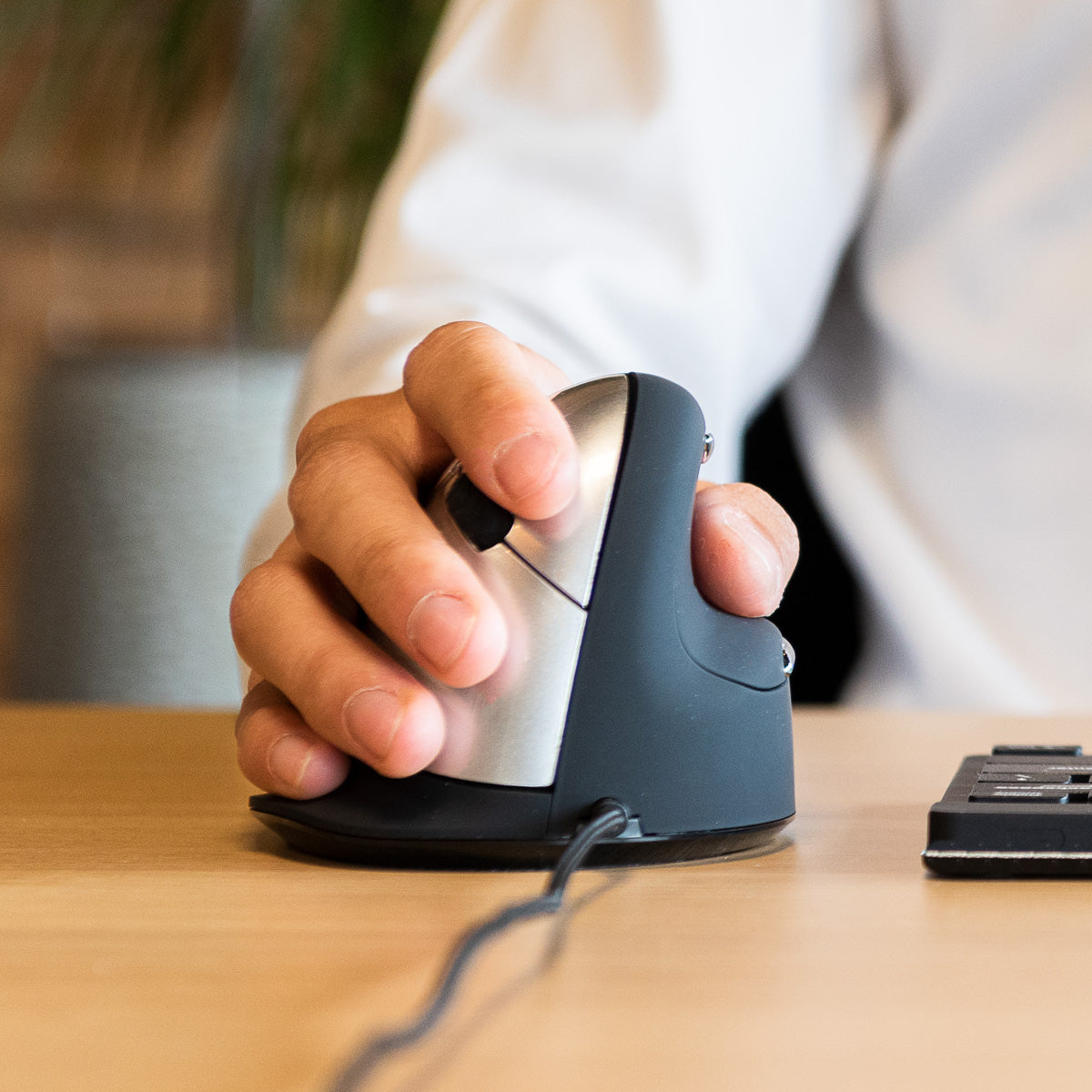 R-Go Tools Ergonomic mouse R-Go HE Break with break software, large (hand size ? 185 mm), right-handed, Wired, black
