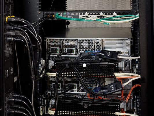 APC KVM-HDMIVMCAC KVM extender Transmitter & receiver