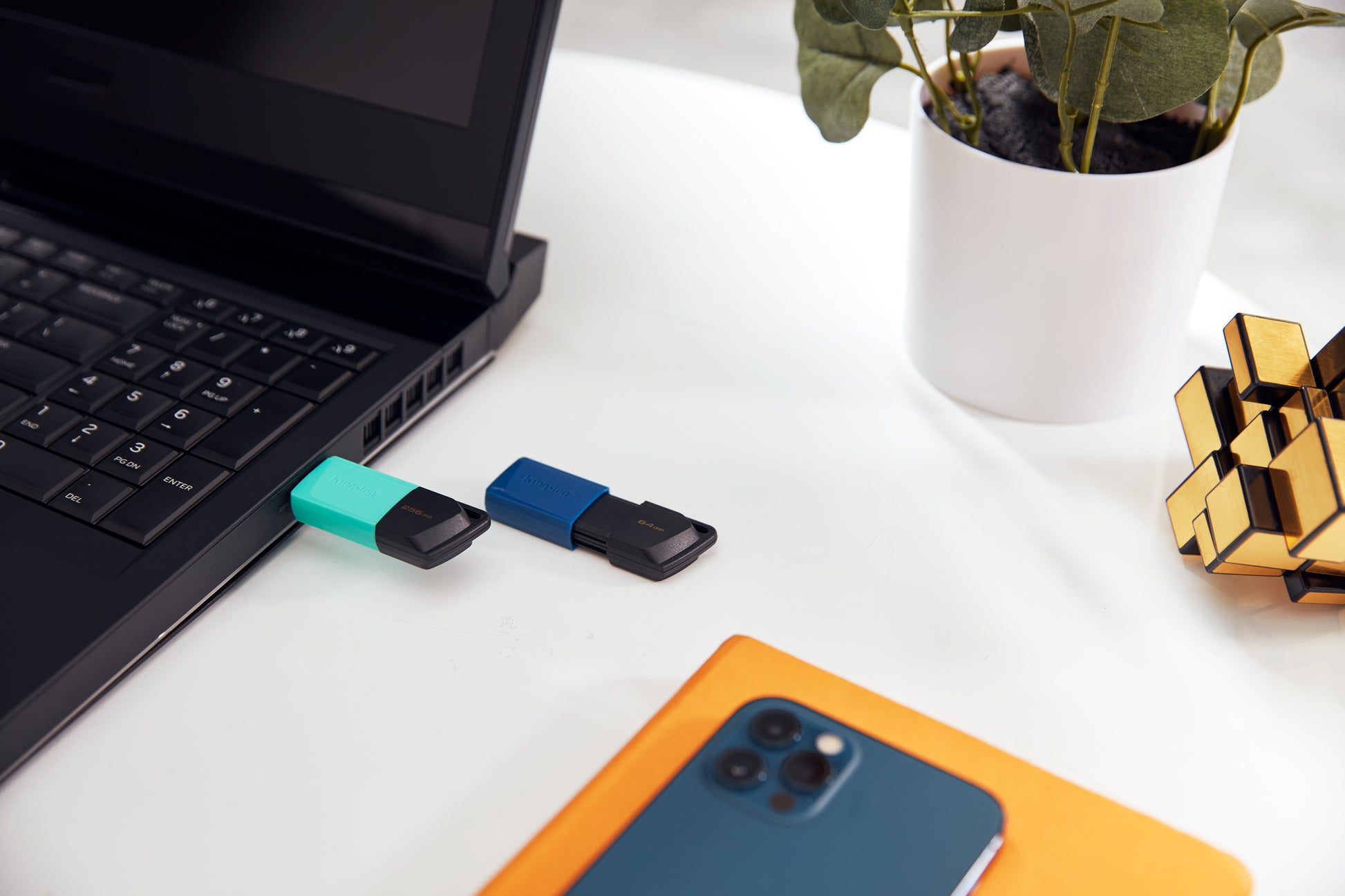 Kingston Technology DataTraveler Exodia M USB flash drive 256 GB USB Type-A 3.2 Gen 1 (3.1 Gen 1) Black, Turquoise
