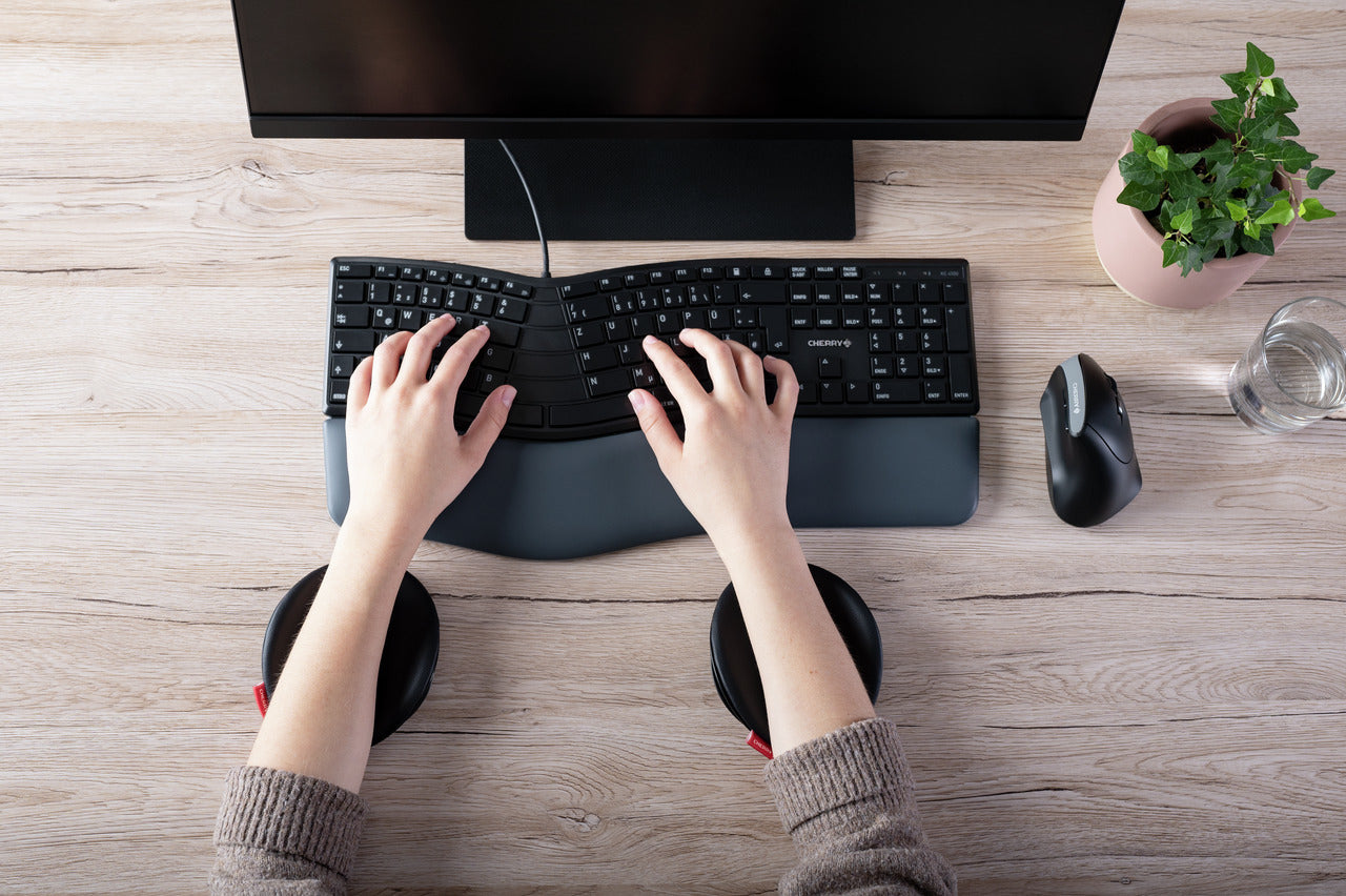 CHERRY SLIDEPAD ERGO wrist rest Black