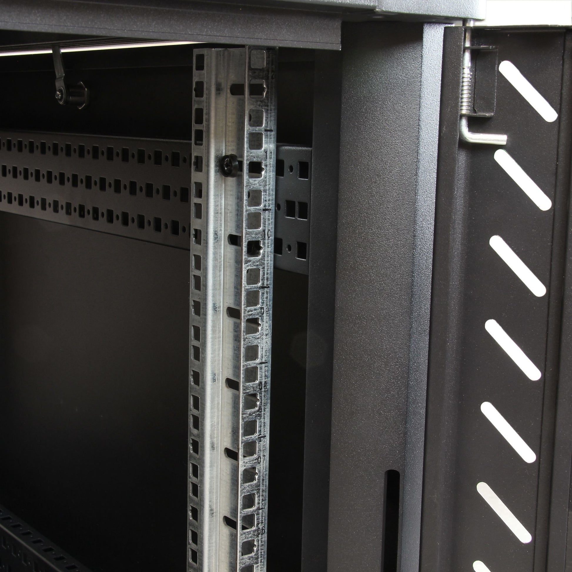 StarTech.com RK1236BKF rack cabinet 12U Freestanding rack Black