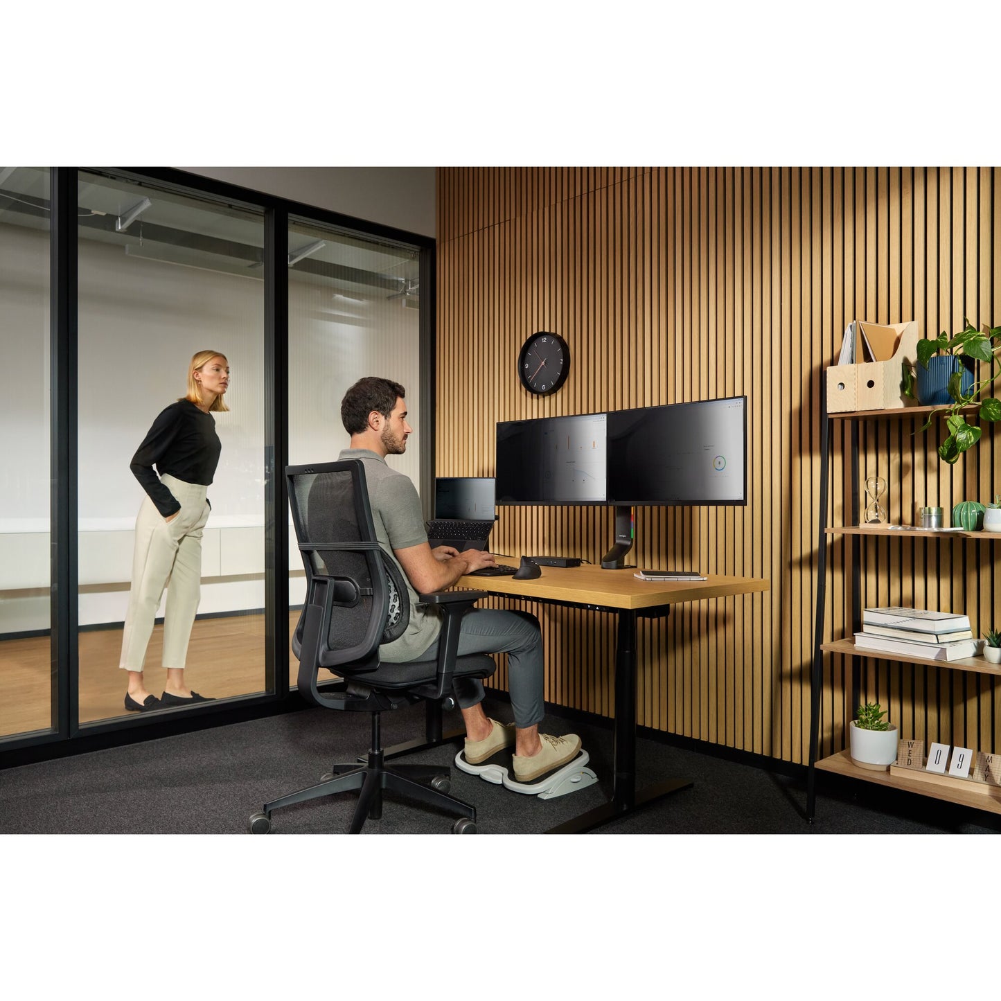 Kensington SmartFit® Space-Saving Dual Monitor Arm