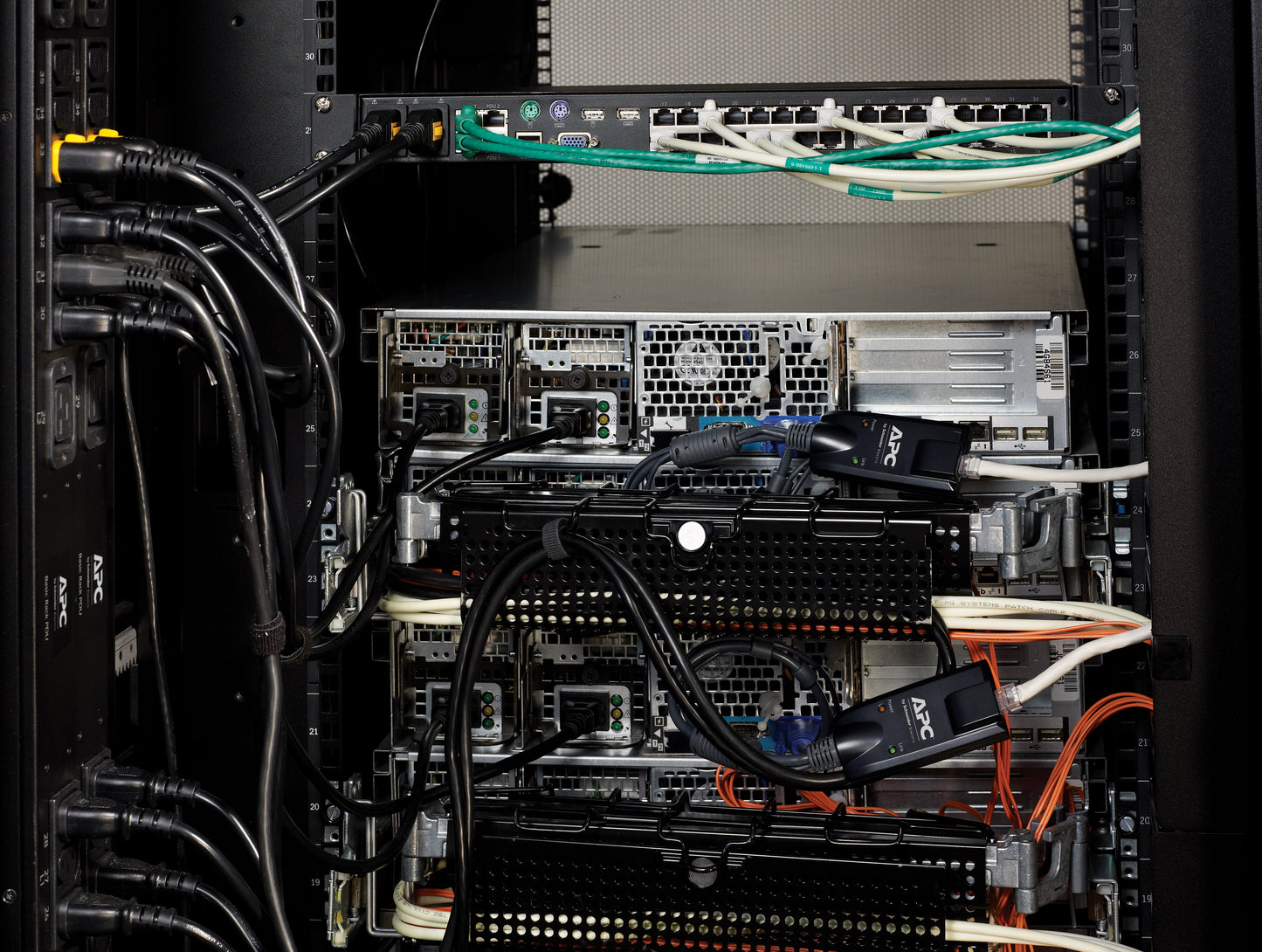 APC KVM-HDMIVMCAC KVM extender Transmitter & receiver