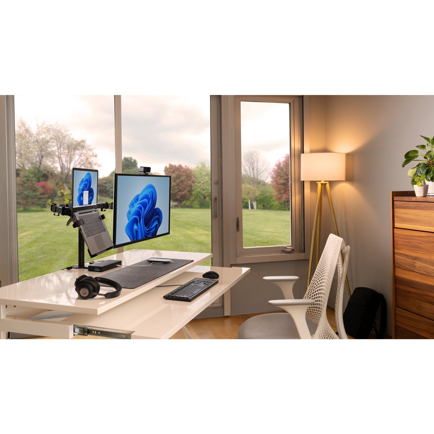 Kensington K53801WW monitor mount / stand Black