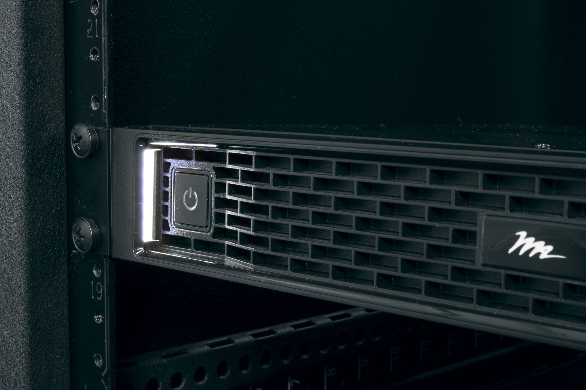 Middle Atlantic Products RLNK-P915R power distribution unit (PDU)
