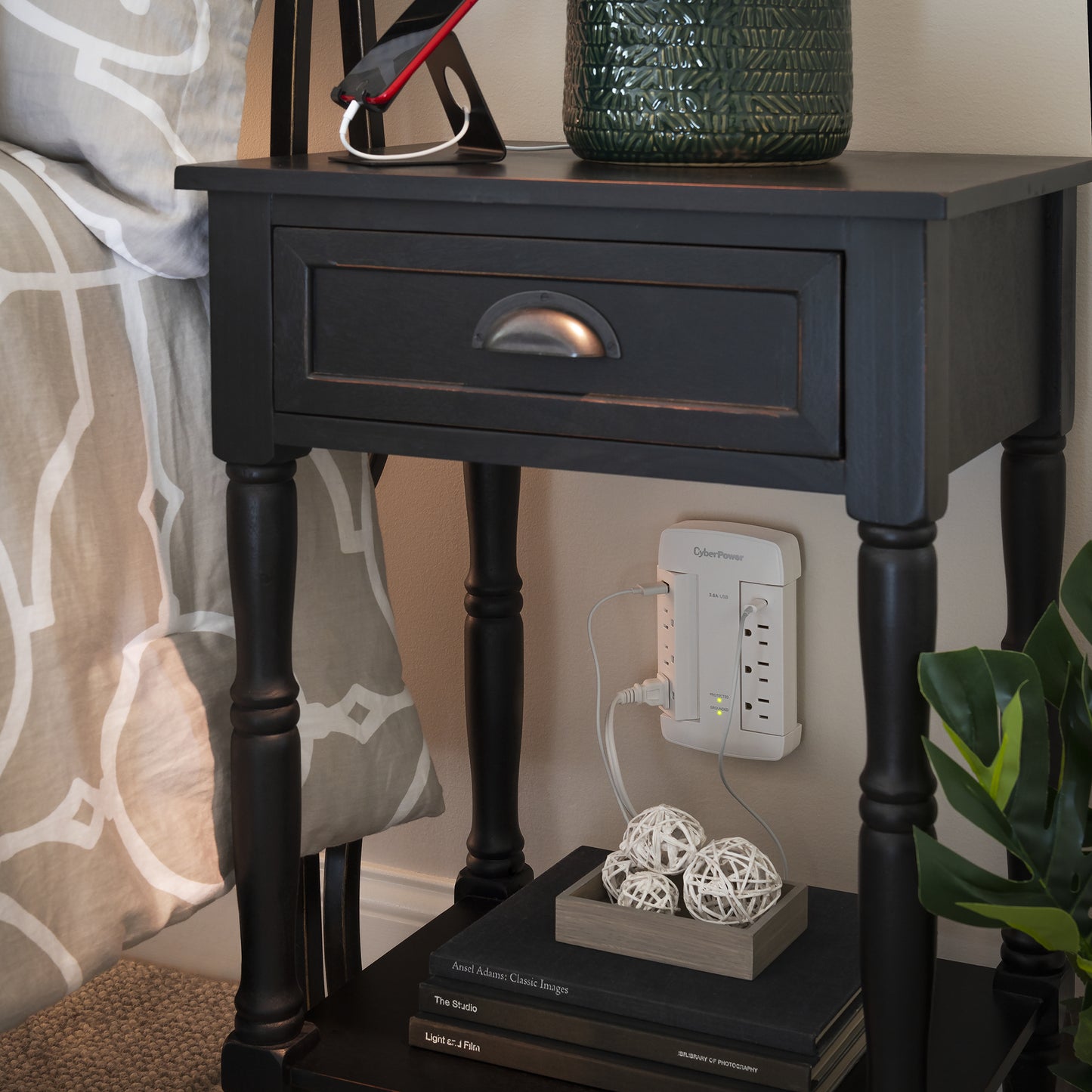 CyberPower CSP600WSURC5 surge protector White 6 AC outlet(s) 125 V