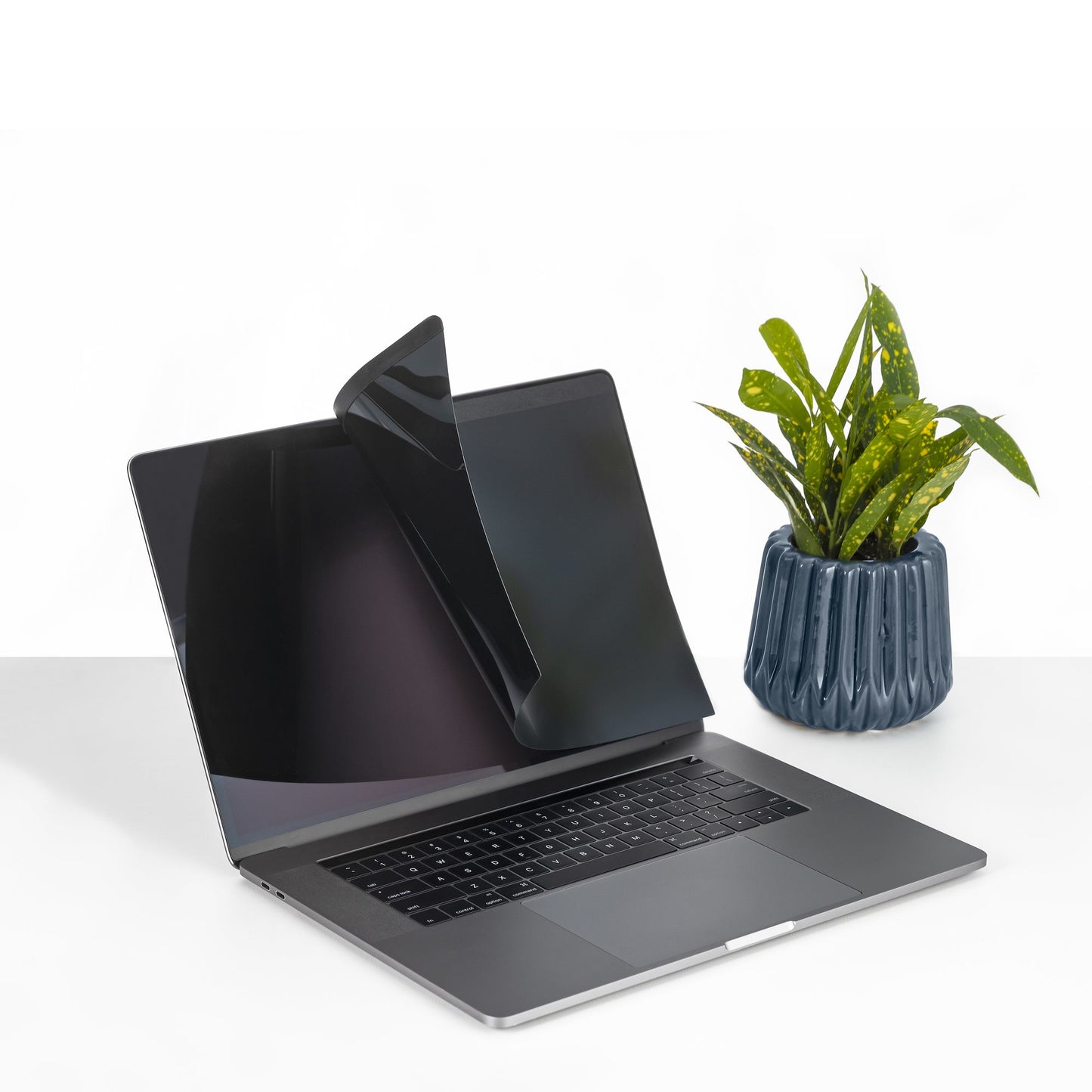 StarTech.com PRIVSCNMAC15 display privacy filters 15" Laptop