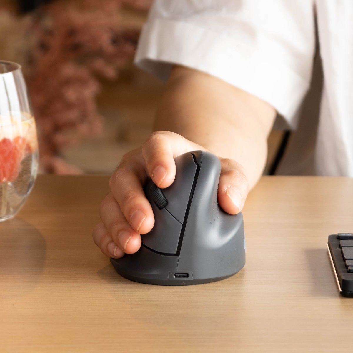 R-Go Tools Vertical mouse R-Go HE Basic, medium (hand size ? 185 mm), right-handed, Bluetooth, grey