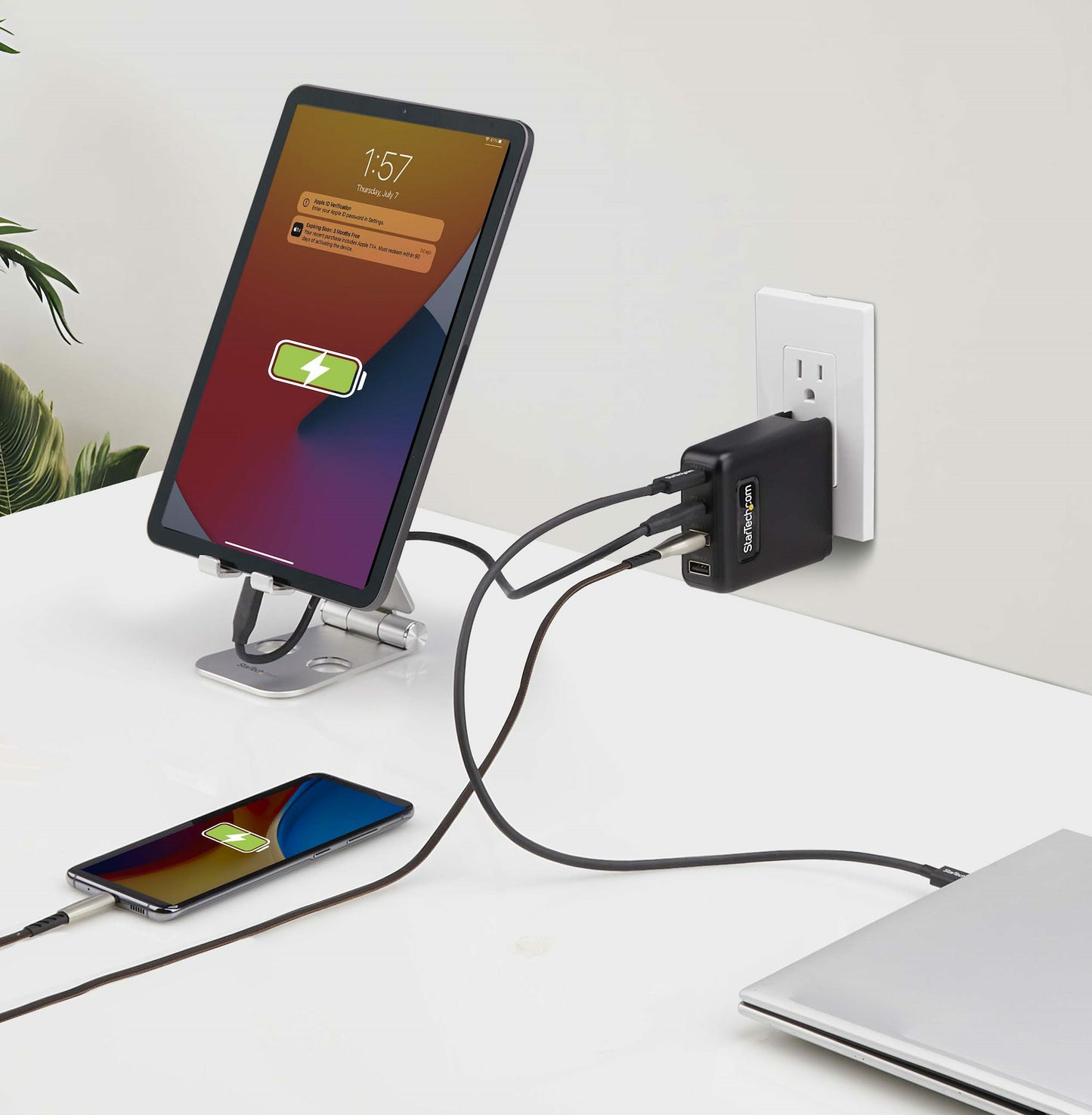 StarTech.com 2210GCN-WALL-CHARGER mobile device charger Universal Black AC Fast charging Indoor
