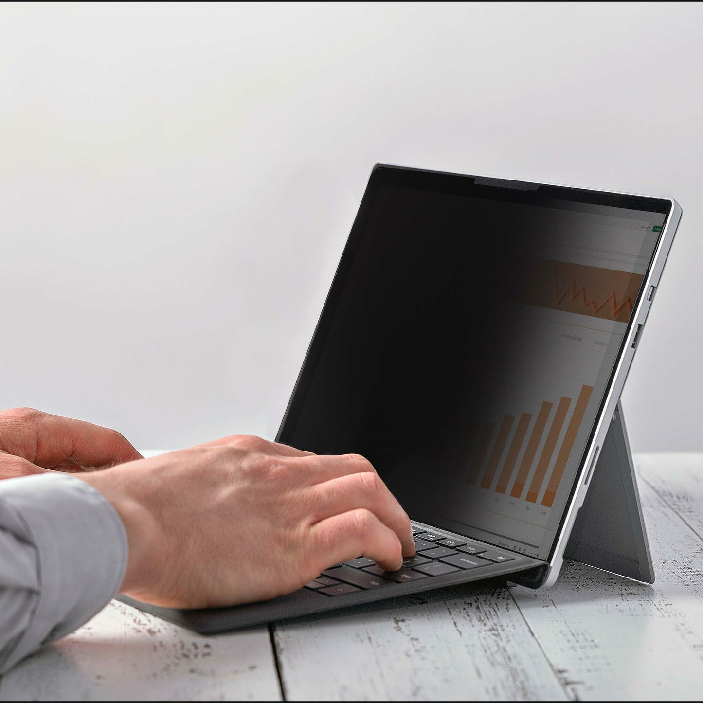 StarTech.com 124SL-PRIVACY-SCREEN display privacy filters 12.4" Tablet Frameless display privacy filter