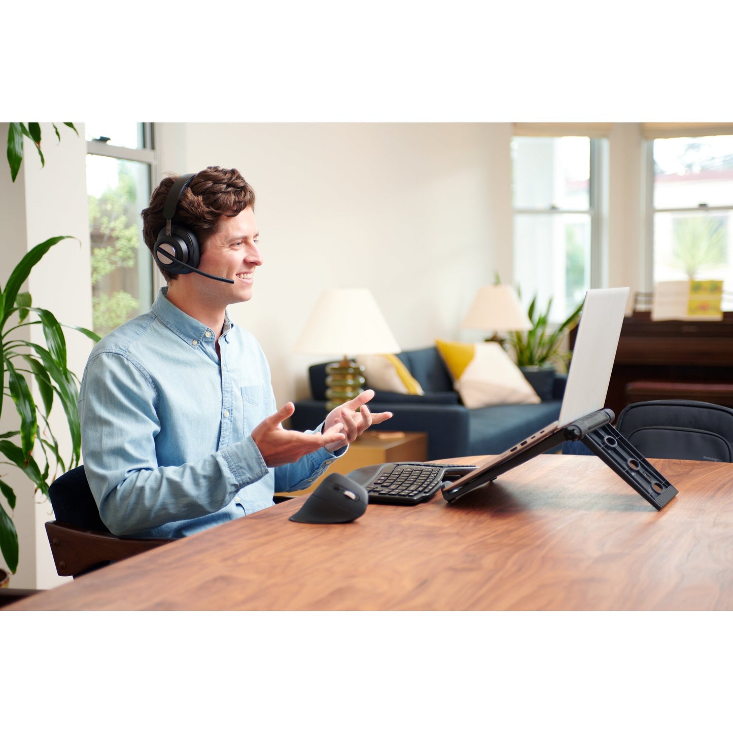 Kensington H3000 Headset Wireless Head-band Gaming USB Type-C Bluetooth Black