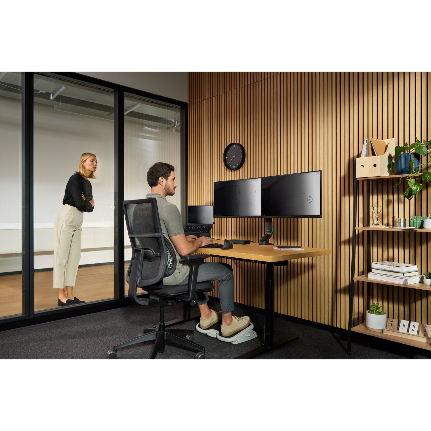 Kensington SmartFit® Space-Saving Dual Monitor Arm