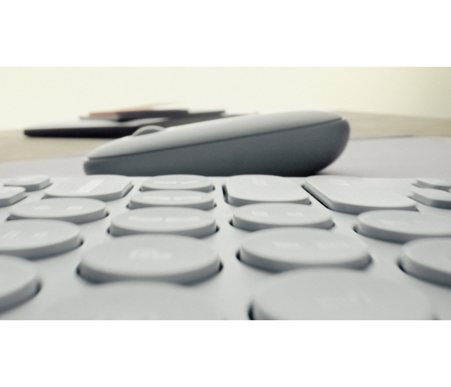 Logitech 910-007024 mouse Office Ambidextrous RF Wireless + Bluetooth Optical 4000 DPI